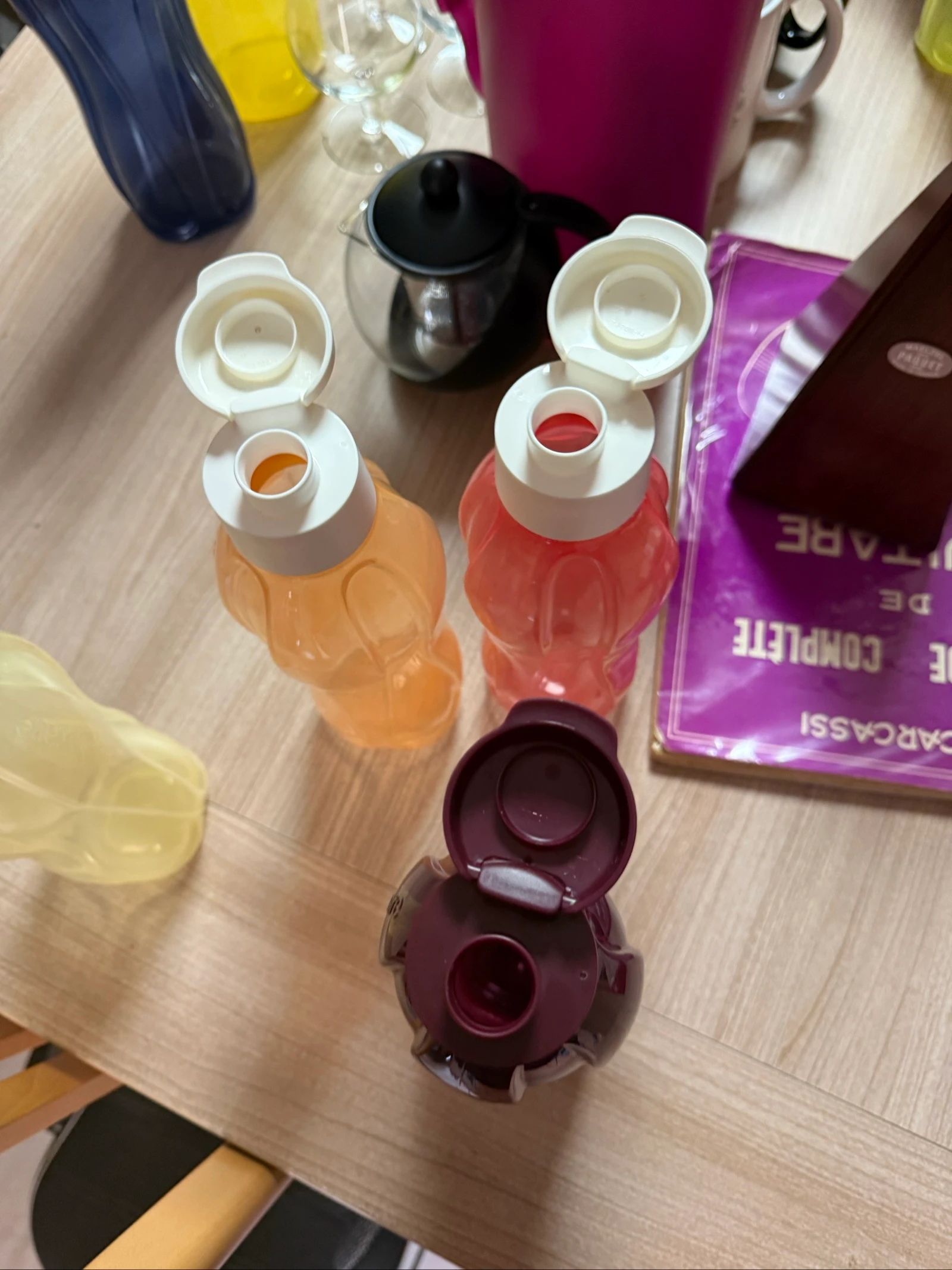 Lot 4 Tupperware 750ML bottles – photo 10